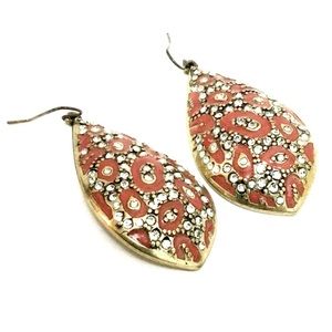 🌟 SALE $13 🌟 Vintage Coral Enameled Rhinestone Antiqued Brass Earrings